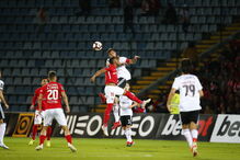 Santa Clara e Benfica medem forças nos Açores
