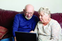 Idosos têm menos cuidado em verificar a veracidade do que partilham nas redes sociais