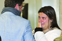 Mariana Vitória, filha de Rui Vitória, a chorar na despedida