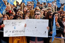 Cerca de três mil funcionários judiciais manifestam-se por revisão do estatuto