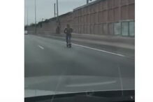 Vídeo de homem a andar de trotinete a 85 km/h em autoestrada torna-se viral