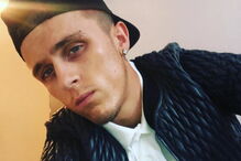 Mulher vê filho ser esmagado e manda-o estar calado