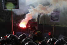 Bombeiros de Lisboa protestam junto ao conselho de ministros
