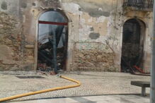 Incêndio em prédio no centro de Coimbra obriga à retirada de 20 pessoas