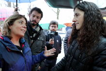 Marcha solidária com mulher despedida de corticeira reúne mais de 120 pessoas à chuva
