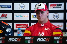 Mick Schumacher assina contrato com a Ferrari
