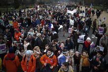 Manifestação contra o aborto e eutanásia junta milhares de pessoas em Paris