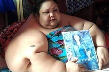 Mulher mais gorda da Indonésia vai necessitar de uma empilhadora para ser transportada