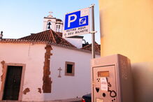 Parquímetros na Baixa de Faro estão desativados desde que terminou o contrato com a antiga empresa. Preços deverão manter-se  