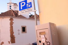 Parquímetros na Baixa de Faro estão desativados desde que terminou o contrato com a antiga empresa. Preços deverão manter-se  