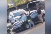 Menina de dois anos filmada a 