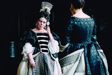 ‘A Favorita’ é uma comédia de época, passada na Inglaterra do século XVIII, sobre a rainha Ana (Olivia Colman)  