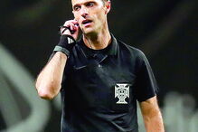 Carlos Xistra arbitrou o Clássico