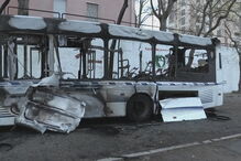 Atos de vandalismo repetem-se pela terceira noite. Autocarro e ecopontos incendiados em Setúbal e Sintra	