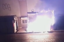 Atos de vandalismo repetem-se pela terceira noite. Autocarro e ecopontos incendiados em Setúbal e Sintra