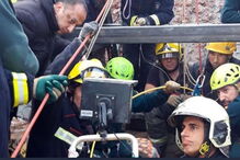 Mineiros entram no poço para resgatar Julen