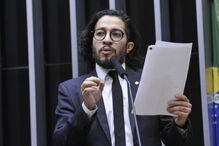 Jean Wyllys, deputado homossexual, diz que ameaças à sua vida o obrigam a sair do Brasil