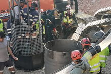 Mineiros descem ao poço para o resgate de Julen em Málaga