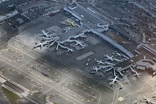 Aeroporto de LaGuardia em Nova Iorque suspende voos por falta de controladores aéreos
