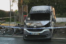 Ecopontos e veículo incendiados em ato de vandalismo na Amadora