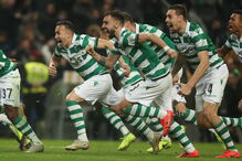 Jogadores do Sporting festejam vitória na Taça da Liga