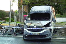 Viatura ficou totalmente destruída  