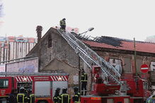 Incêndio que deflagrou em prédio de Campo de Ourique em Lisboa