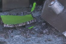 Porta e vidros de edifício da Segurança Social em Braga apedrejados