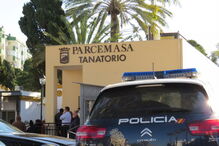 Palmas, flores e balões no último adeus a Julen