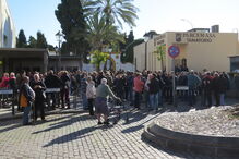 Palmas, flores e balões no último adeus a Julen