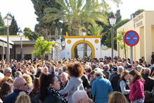 Palmas, flores e balões no último adeus a Julen