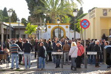 Palmas, flores e balões no último adeus a Julen