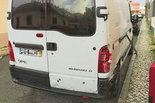 Ecopontos incendiados e um veículo danificado em Agualva, Sintra