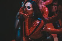 Rita Pereira arrasa com dança sensual     