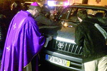 Bispo do Porto ofereceu jipe que a diocese vai entregar à Guiné-Bissau para ajudar o trabalho dos missionários   