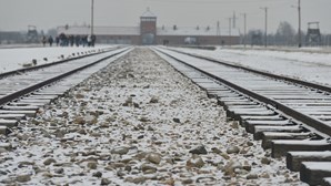 Bélgica investiga papel de empresa ferroviária no transporte de judeus para Auschwitz