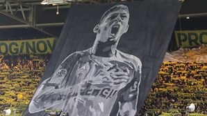 Jogo do Nantes parado para homenagem arrepiante a Emiliano Sala 