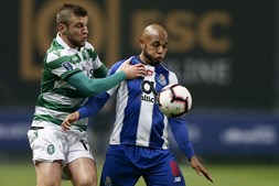 Fora-de-jogo: FC Porto eliminado da Taça da Liga; Ainda o lance de  Eustáquio: Não é punível. Lance de Evaniilson seriaamarelo. Ainda o  possível penalti a favor do Benfica e o golo de