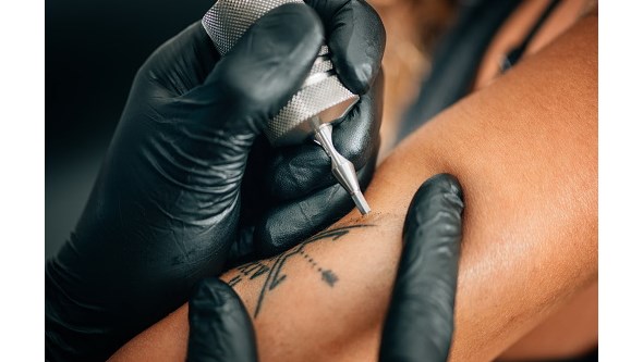 Pessoas com tatuagens têm maior risco de ter cancro