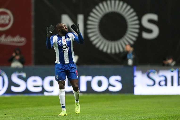 Fora-de-jogo: FC Porto eliminado da Taça da Liga; Ainda o lance de  Eustáquio: Não é punível. Lance de Evaniilson seriaamarelo. Ainda o  possível penalti a favor do Benfica e o golo de