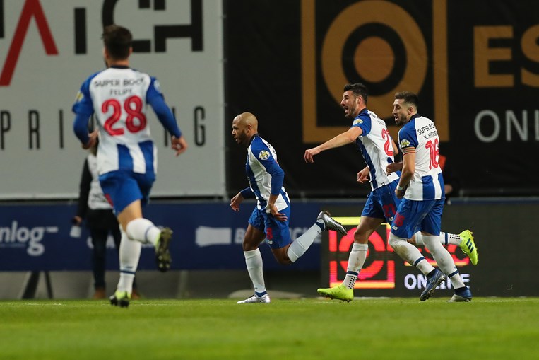 Fora-de-jogo: FC Porto eliminado da Taça da Liga; Ainda o lance de  Eustáquio: Não é punível. Lance de Evaniilson seriaamarelo. Ainda o  possível penalti a favor do Benfica e o golo de
