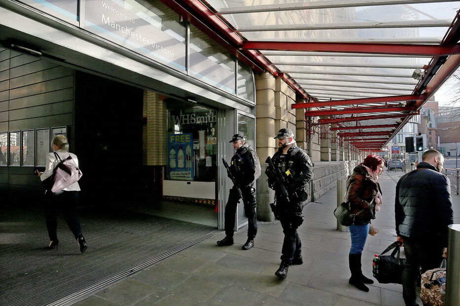 Ataque com faca em estação de comboios de Manchester