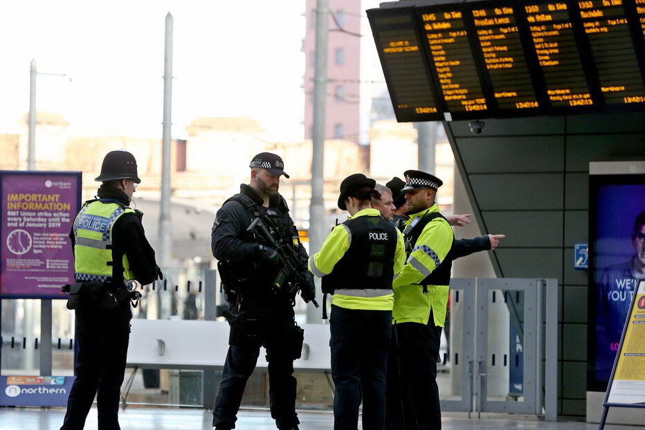 Ataque com faca em estação de comboios de Manchester