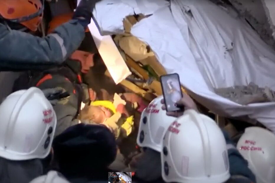 Bebé resgatado de prédio que ruiu após explosão na Rússia