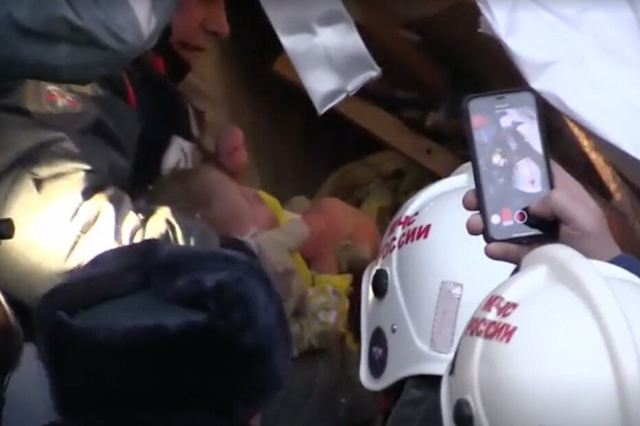 Bebé resgatado de prédio que ruiu após explosão na Rússia