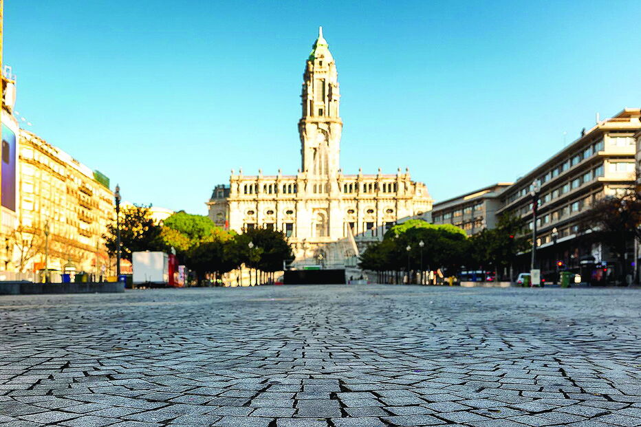 Porto acorda com a Avenida dos Aliados limpa após festa de fim de ano