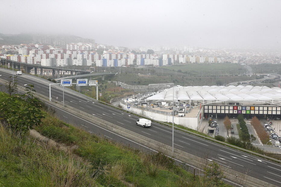 Trânsito no IC16 no sentido Belas-Pontinha reabre hoje à tarde