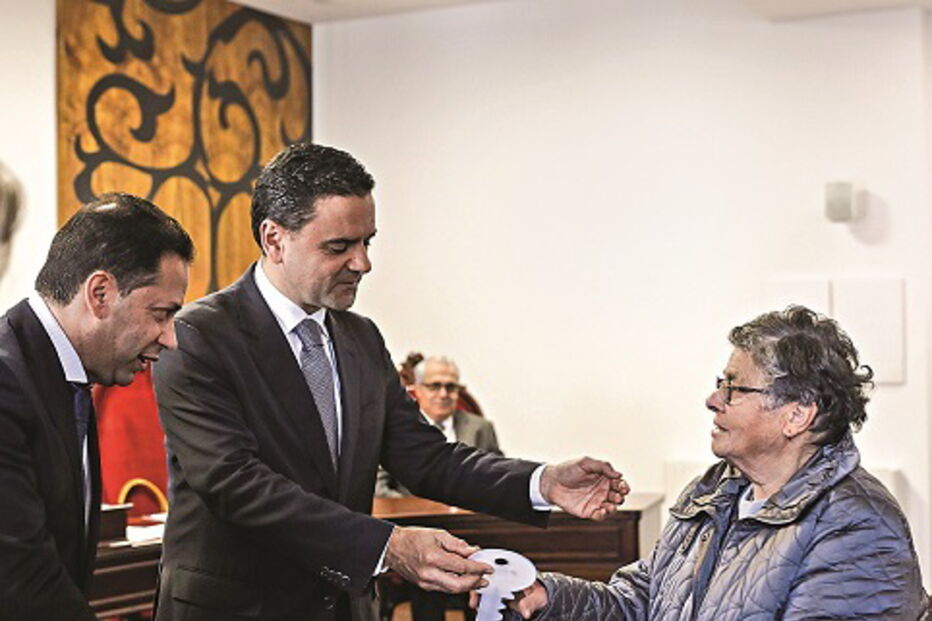 Ministro do Planeamento entregou as chaves das novas casas a 23 famílias vítimas de incêndios em Vouzela e Tondela  