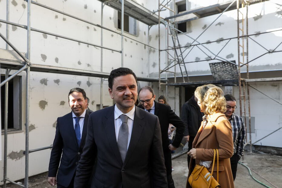 Ministro do Planeamento entregou as chaves das novas casas a 23 famílias vítimas de incêndios em Vouzela e Tondela  