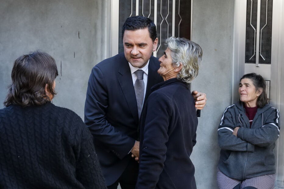 Ministro do Planeamento entregou as chaves das novas casas a 23 famílias vítimas de incêndios em Vouzela e Tondela  